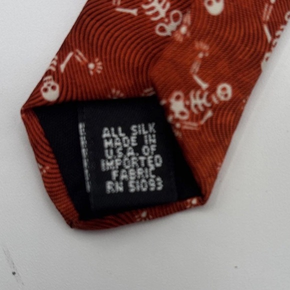 HALLMARK DESIGN COLLECTION 1999 SEASONAL CONCEPTS SILK SKELETON TIE - Picture 5 of 6